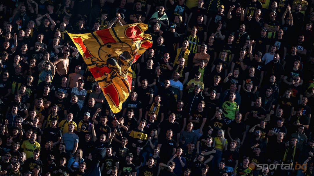 Дядо Коледа ще пее рок на "Колежа"