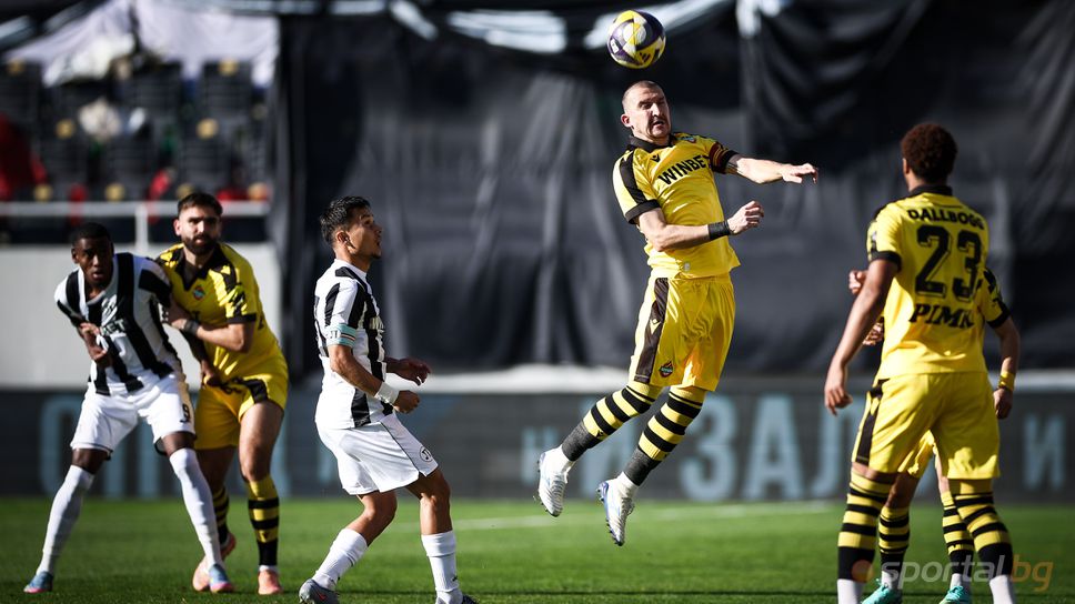 Реферът Драгомир Драганов реши да прекрати в 41 ата минута дербито