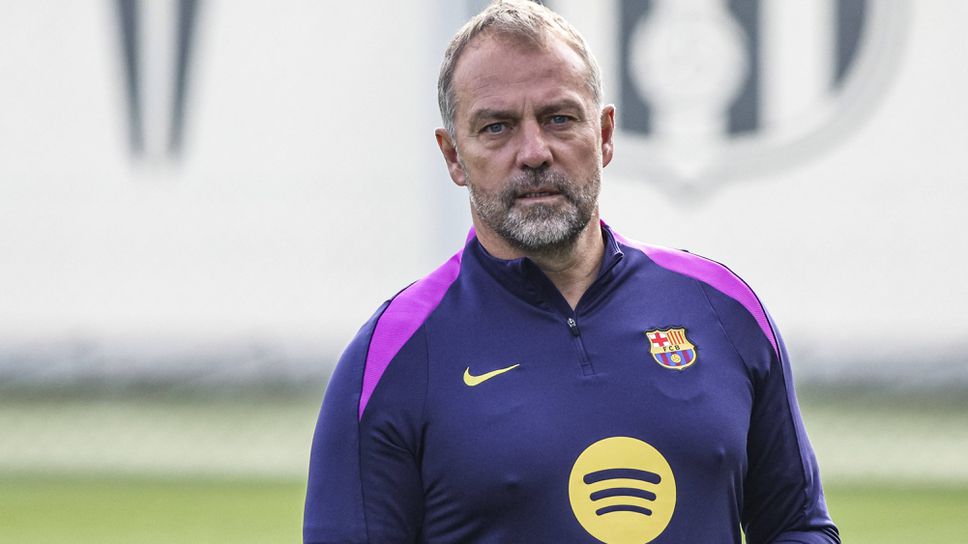 Наставникът на Барселона Ханзи Флик говори пред медиите преди утрешното