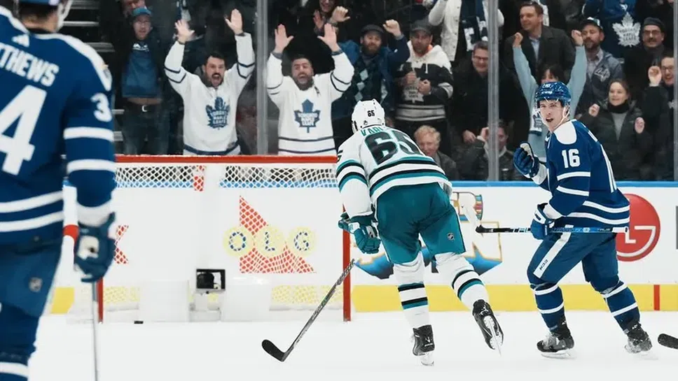 Два гола в самия край помогнаха на Торонто да постигне пета поредна победа в НХЛ