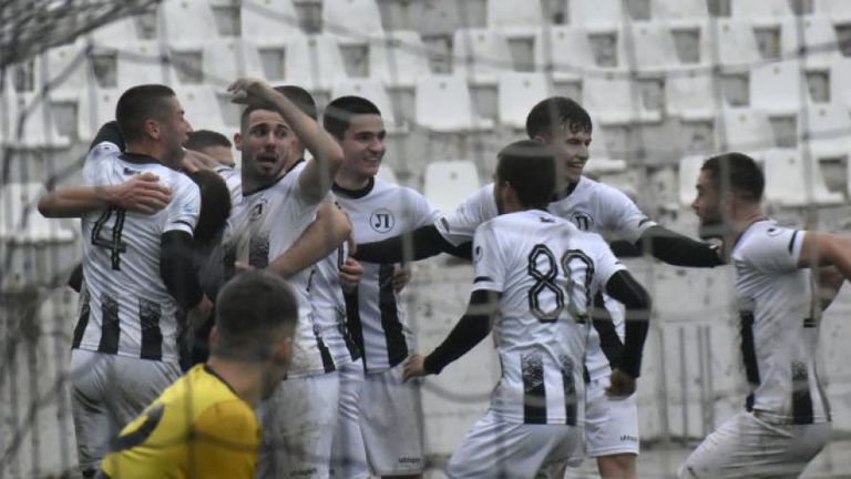 Локомотив II Пловдив надви водача в класирането Несебър на стадиона