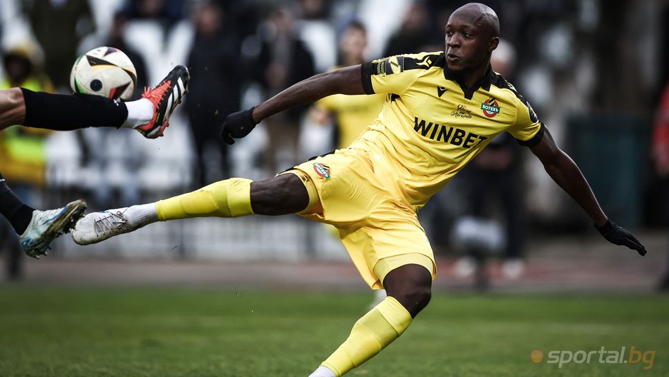 Старши треньорът на Ботев Пловдив Димитър Димитров определи група от