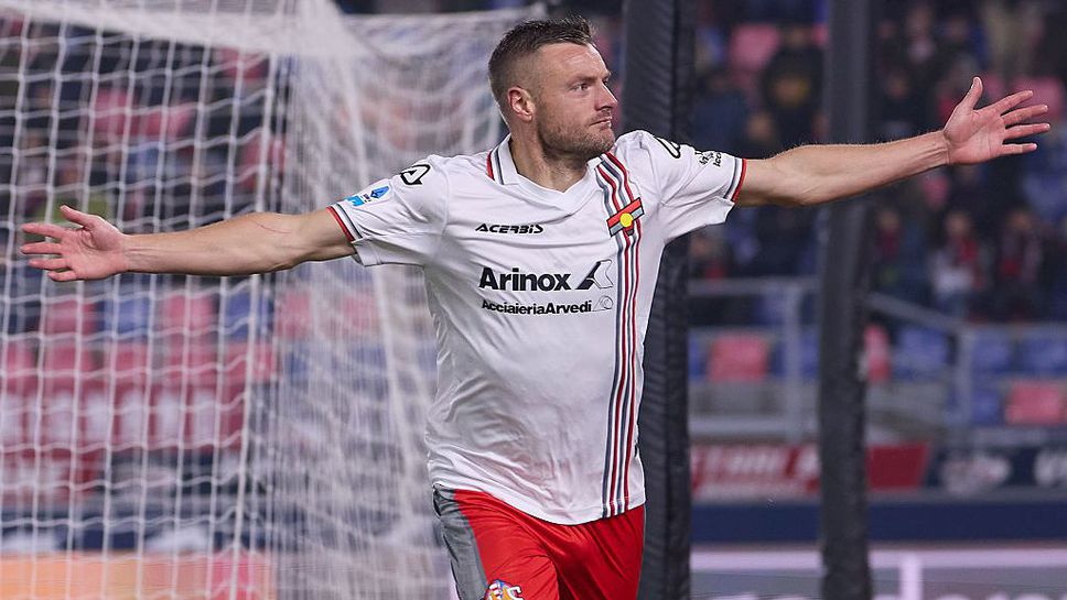 38 годишният нападател на КремонезеДжейми Варди бе избран за Играч