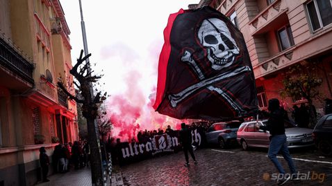 "Червените" фенове с шествие преди дербито с Левски