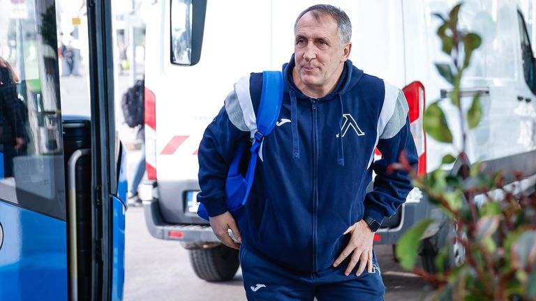 Помощник-треньорът на Левски Цанко Цветанов говори преди заминаването на тима