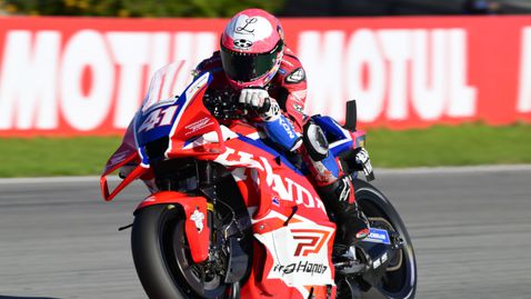  Алейш Еспаргаро приключи колоездачната си кариера поради Хонда 