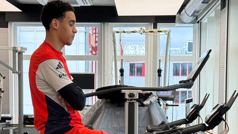 Мусиала стартира с тренировките за новата година преди съотборниците си в Байерн