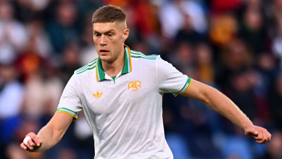 Бъдещето на нападателя Артьом Довбик в Рома е поставено под