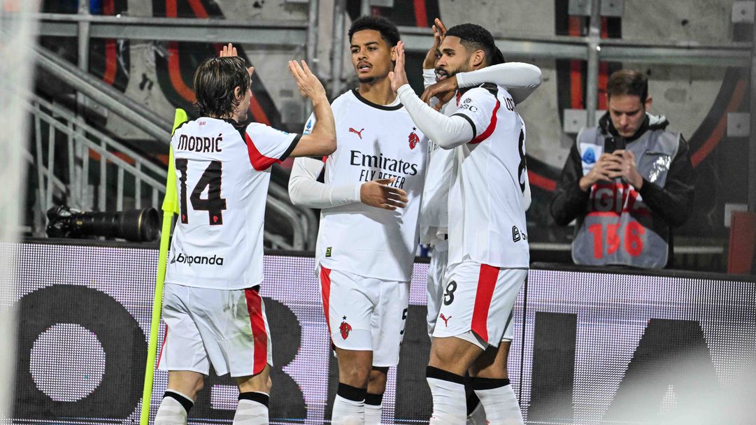 Рафа Леао качи Милан на върха в дебюта на Фюлкруг