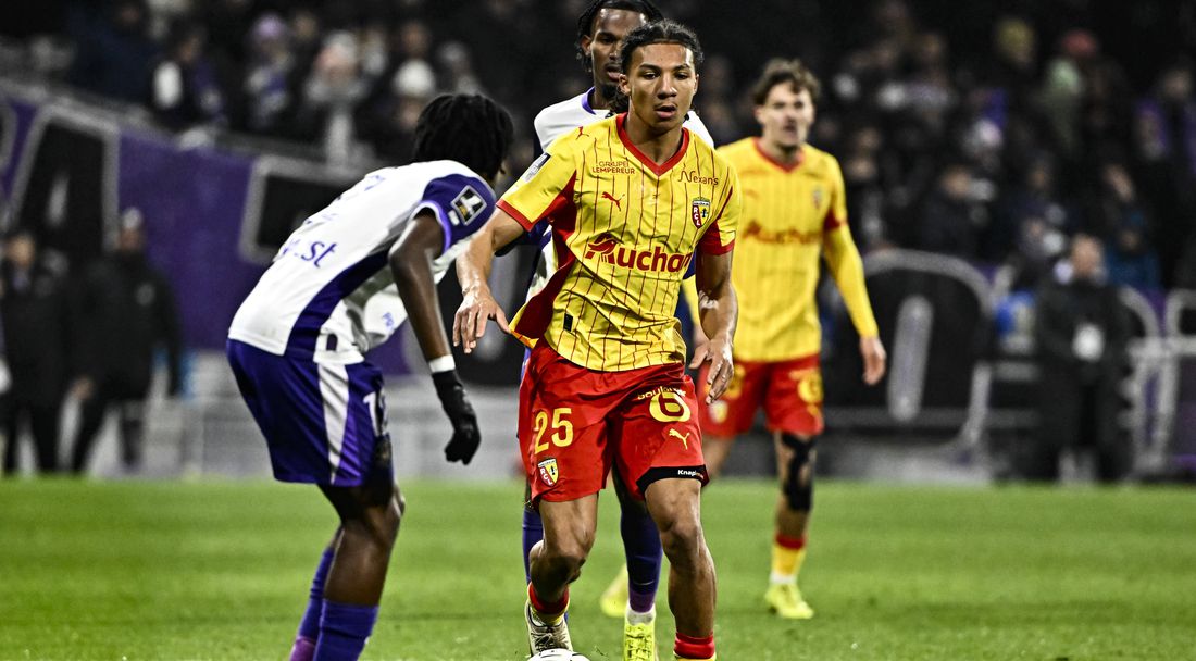 Ланс писа „тройка“ на десет от Тулуза и продължи да води в Лига 1