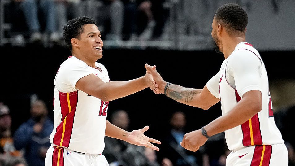 Норман Пауъл вкара седем тройки и отбеляза 36 точки за