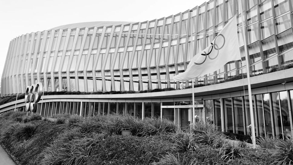 Международният олимпийски комитет спусна знамето си в знак на съпричастност