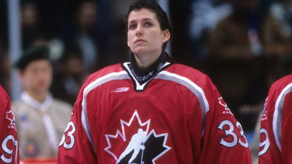 Първата жена, играла за професионален мъжки отбор по хокей, ще участва в конкурса по умения на НХЛ