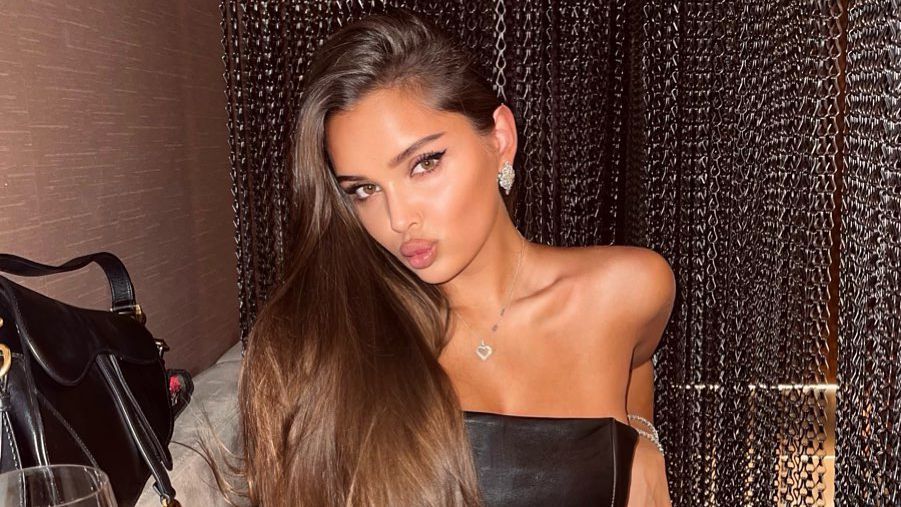 Руска гимнастичка „пали“ фантазиите по бански