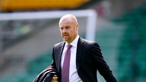  Новият управител на Евертън вкара забавна смяна 