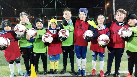 Кирил Десподов зарадва деца с нови футболни топки