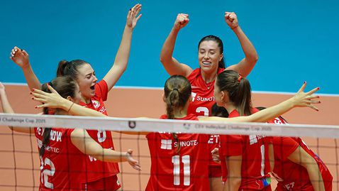 Волейболистките на ЦСКА не дадоха шанс на Славия