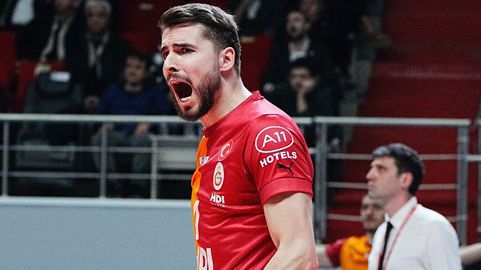 Български сблъсък помрачи лудото дерби Галатасарай - Фенербахче!