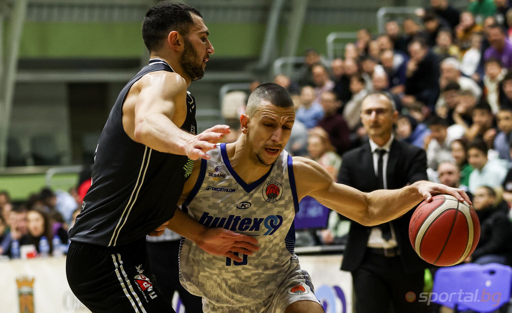 Академик Бултекс 99 : Локомотив Пловдив