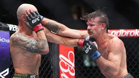 „Изглежда, че счупихме и двата крака“: Диего Лопес е приет в болница след UFC 325