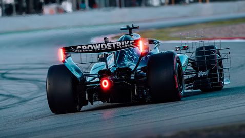 Мерцедес: Двигателят ни е напълно легален, другите да гледат себе си