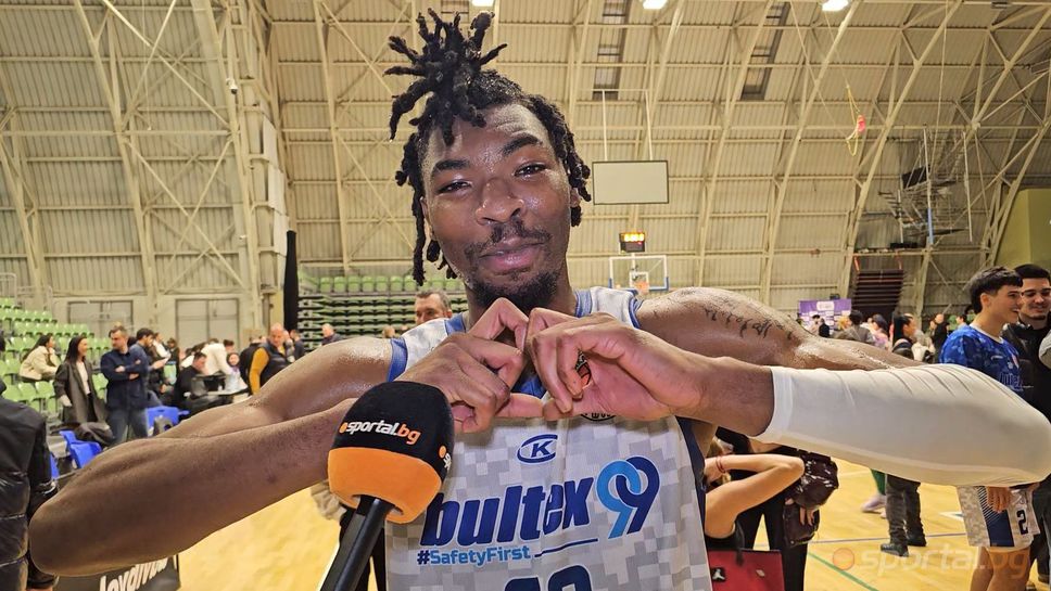 Героят на Академик Ватанго Донзо пред Sportal.bg: Откакто съм тук, слушам за това дерби, чувството е невероятно