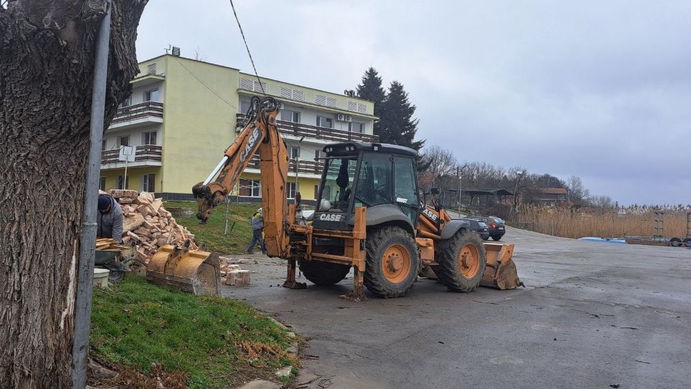 Ремонтират хангарите в гребната база в лесопарка "Липник" край Русе