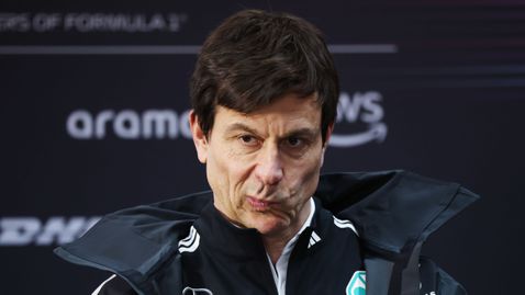  Тото Волф подлага на критика решението за случая в първия завой 