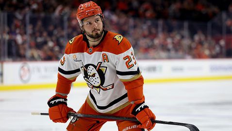 Мейсън МакТавиш донесе победата на Анахайм над Калгари след дузпи в НХЛ