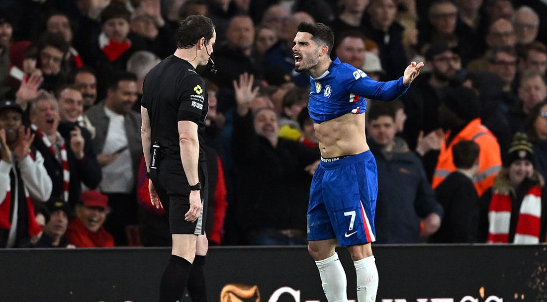 Челси е на два червени картона от изравняване на рекордното постижение