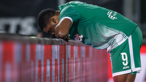 Предаде ли се Лудогорец? Нова издънка на "орлите" направи титлата мираж