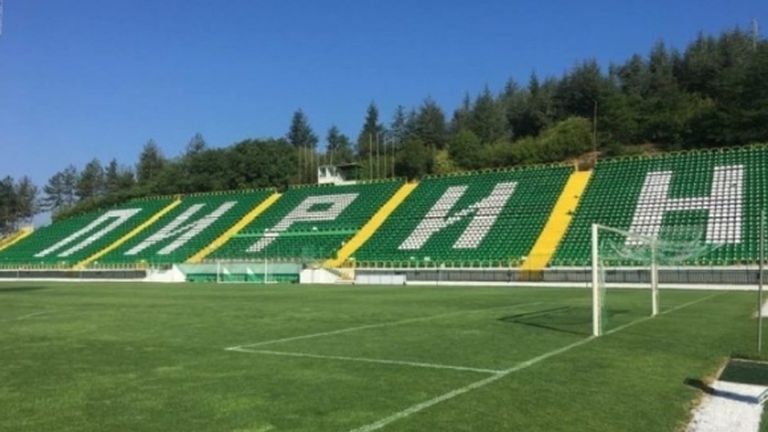 Стартира процес по обновяване на тревните площи на стадион Христо
