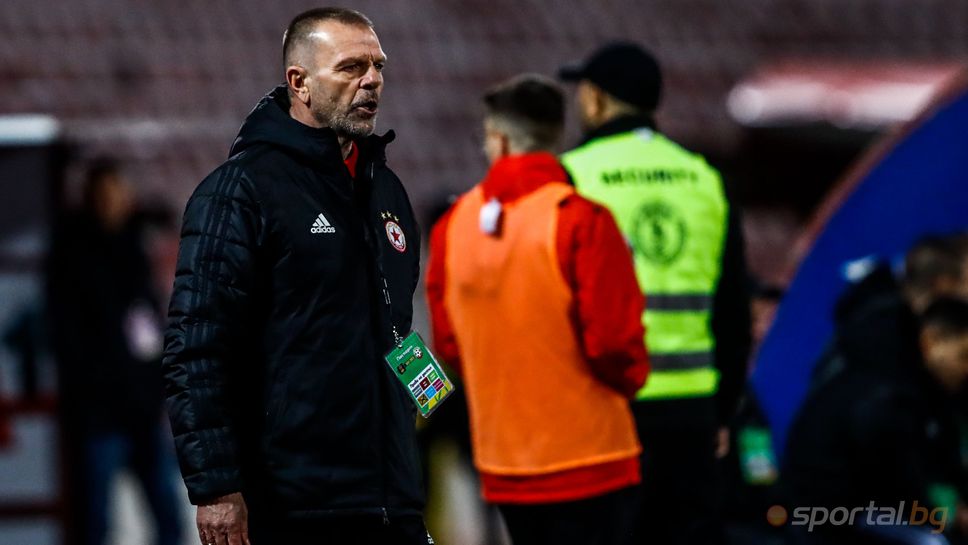 Стойчо Младенов се е извинил на съдиите от мача с Берое