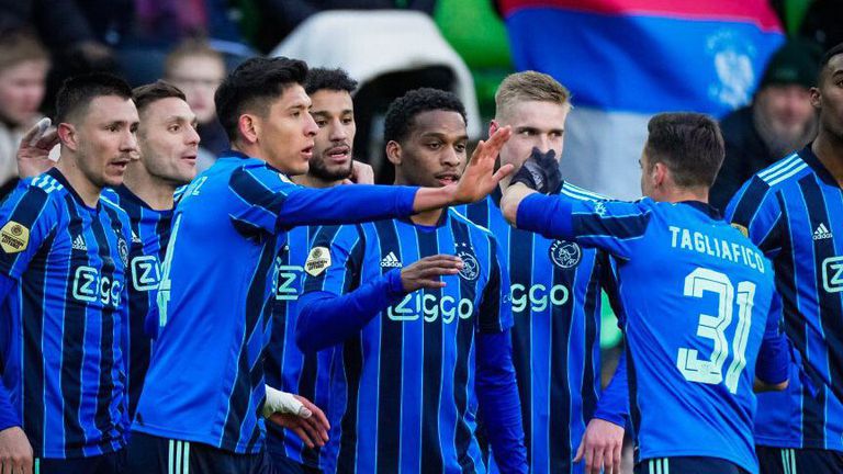  Аякс усили преднината си пред ПСВ 