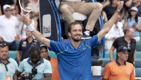  Медведев надделя Синер във финала при мъжете в Маями и сграбчи 19-ата купа в кариерата си 