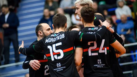 Василий Молотков се завърна в Новосибирск и игра в контрола за Локомотив