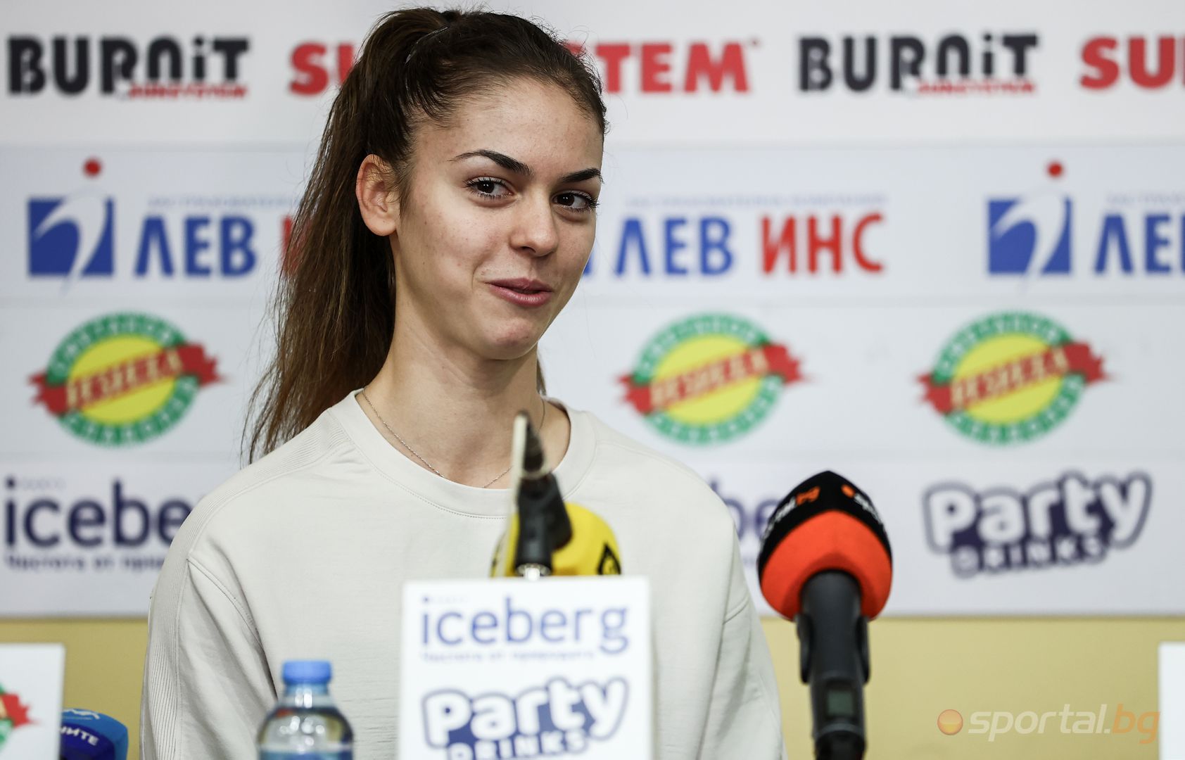 Маги Малеева и националките по тенис говорят за „Били Джийн Кинг къп"