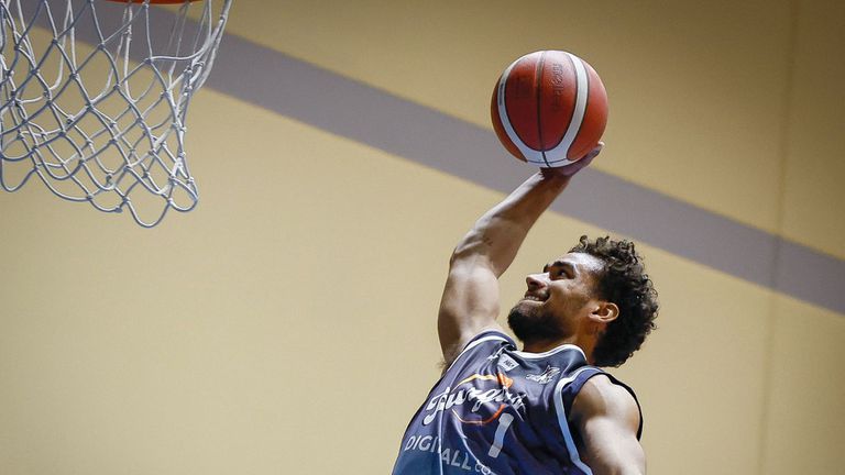 Черноморец загуби първата четвъртина но в крайна сметка спечели убедително