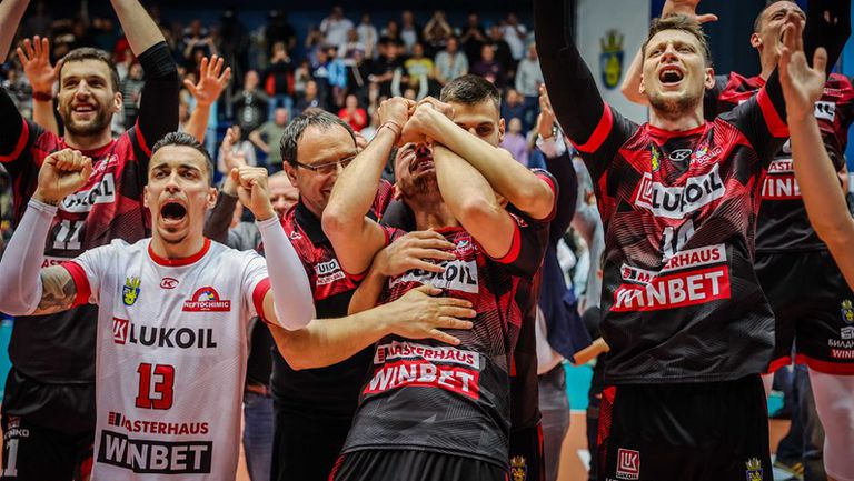 Всички призьори от първенството на България по волейбол за мъже:Година