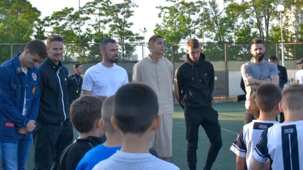 Звезди на Локо (Пд) вдъхновиха децата в откриването на футболното училище