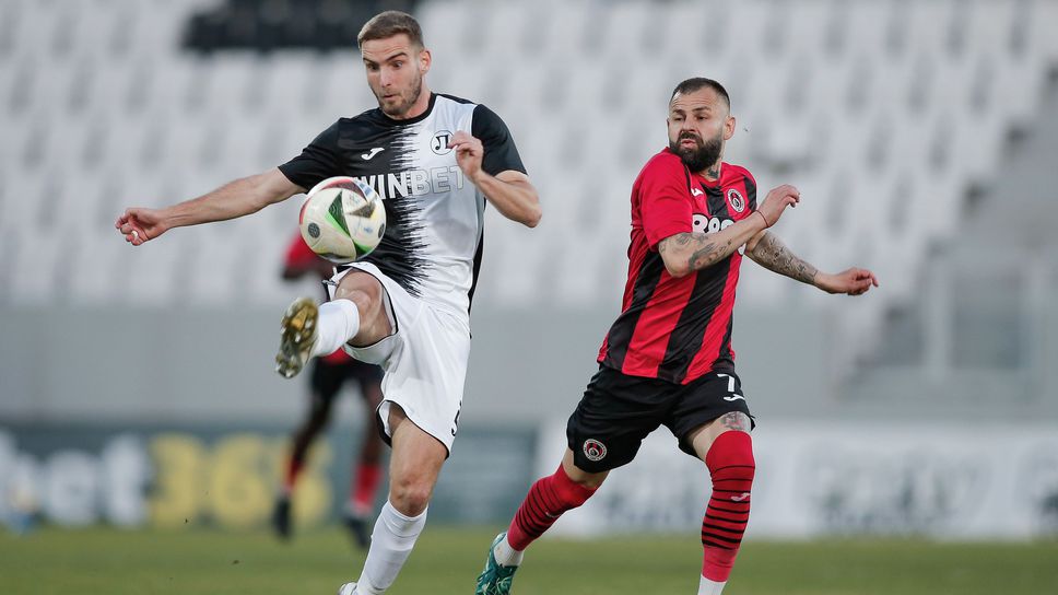 Локомотив (Пд) 1:0 Локомотив (София), ключов сблъсък на "Лаута"