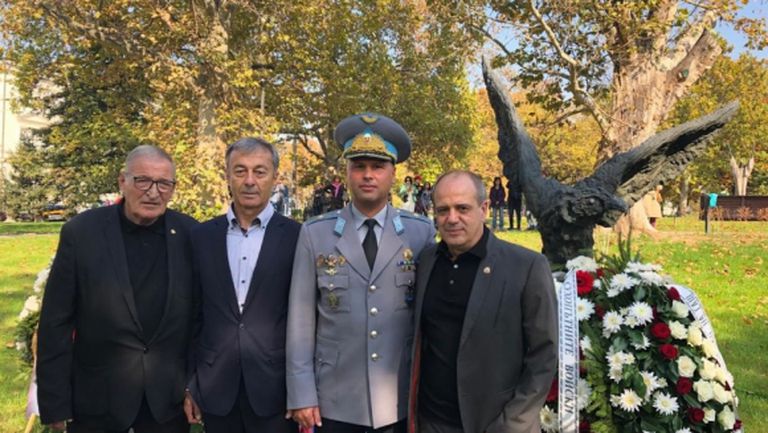ЦСКА-София уважи празника на военния парашутист