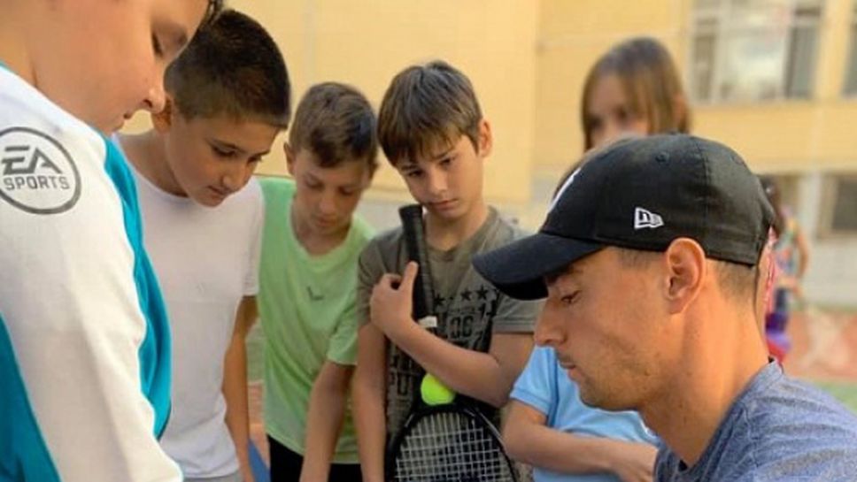 Кузманов проведе открит урок за ученици в София