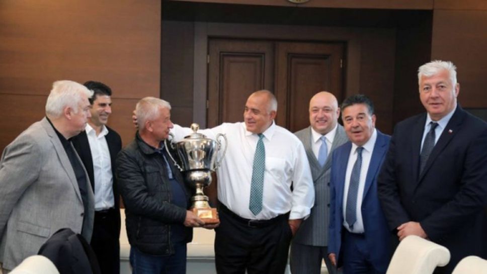 Връщат шампионския трофей от 2004 г. на Локомотив (Пловдив)