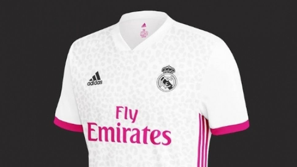 Реал Мадрид с розови детайли на фланелката си