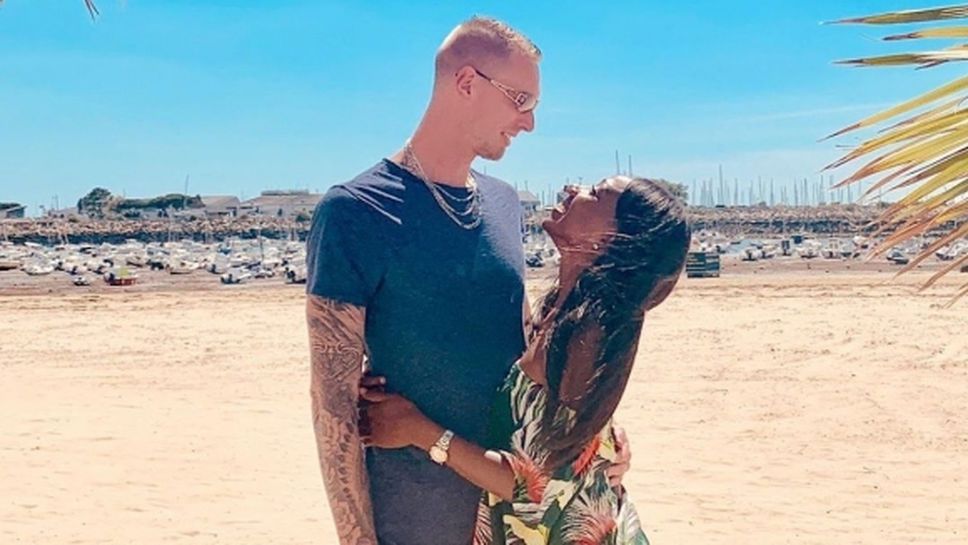 Волейболистка чака дете от френски национал (снимки)