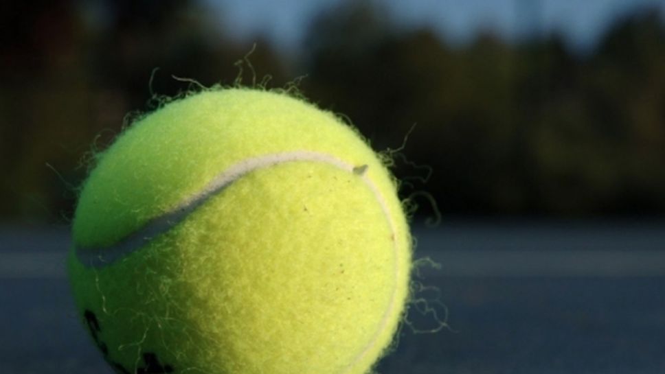 Водачите в тенис турнира "Авеню къп" продължават своето участие без грешка