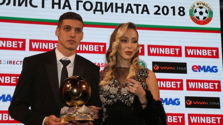 Десподов изпълнява предизвикателство от спортните журналисти