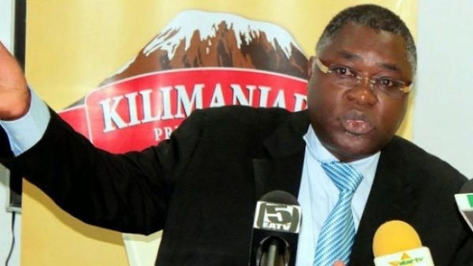 ФИФА изхвърли от футбола президента на федерацията на Танзания