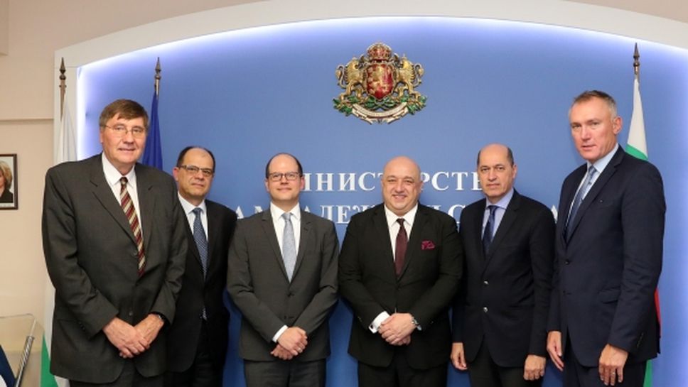 Министър Кралев се срещна с представители на ФИБА и ФИБА Европа